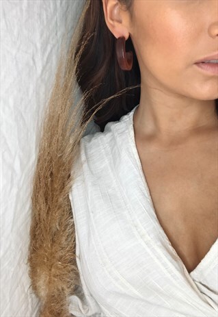SILKS AND STARS RESIN CHUNKY HOOP EARRINGS BROWN