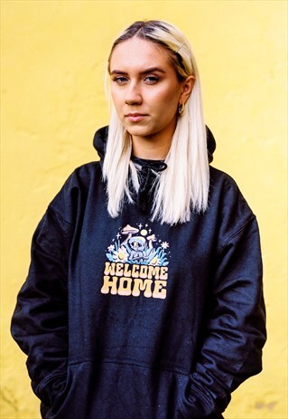 BLACK WELCOME HOME ALIEN ILLUSTRATION HOODIE