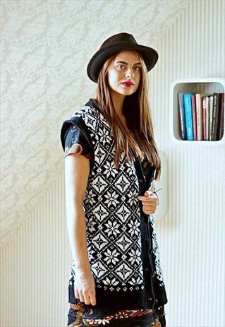HANDMADE KNITTED SLEEVELESS CARDIGAN