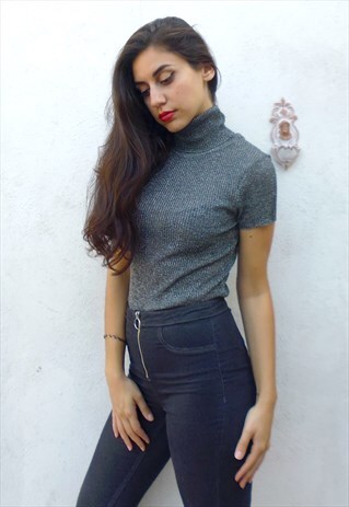 TURTLE-NECK SPARKLE 90'S T-SHIRT