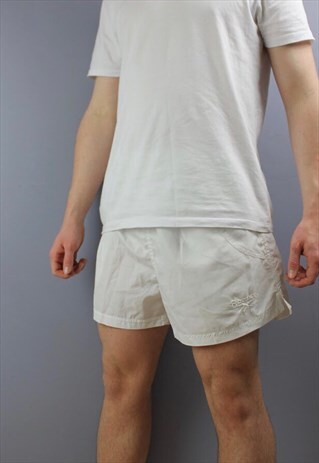 VINTAGE REEBOK SHORTS IN WHITE/CREAM WITH EMBROIDERED LOGO,