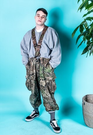 VINTAGE CARGO TROUSERS IN KHAKI GREEN CAMOUFLAGE PATTERN