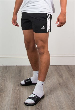 VINTAGE ADIDAS SHORT SHORTS