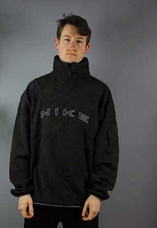 VINTAGE NIKE 1/4 ZIP IN BLACK WITH EMBROIDERY