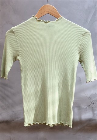 GREEN RIBBED RUFFLE TRIM KNIT TEE