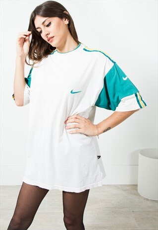 VINTAGE NIKE SPORT T-SHIRT / S5402