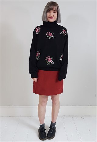 VINTAGE 90'S BLACK ROLL NECK JUMPER W/ ROSE EMBROIDERY