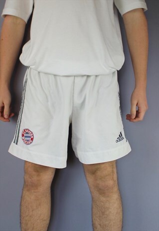 VINTAGE ADIDAS BAYERN MUNICH SHORTS IN WHITE WITH EMBROIDERE
