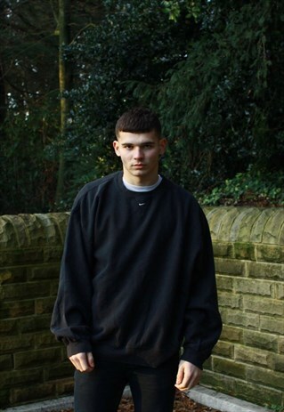 VINTAGE BLACK NIKE SWEATSHIRT