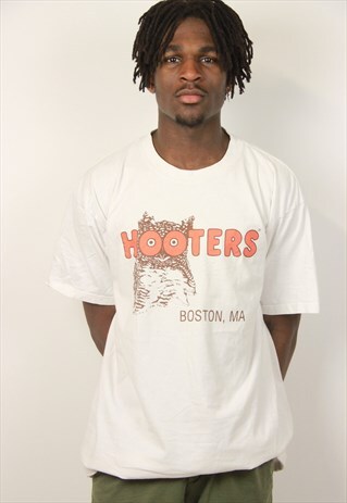 VINTAGE HOOTERS TSHIRT