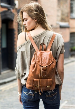 MEDIUM TAN LEATHER BACKPACK (ONE FRONT POCKET)