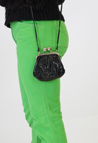 VINTAGE 90S/00S BLACK SNAP PURSE SHOULDER BAG.