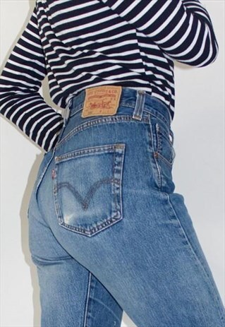 VINTAGE 501 RIPPED KNEE GUY FIT LEVI JEANS