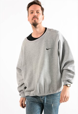 NIKE RELAXED RETRO NIKE SWEATSHIRT.
