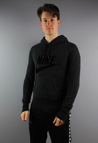 VINTAGE NIKE HOODIE IN BLACK WITH FELT PRINTED LOGO.