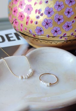 Dainty Small Pearl Necklace