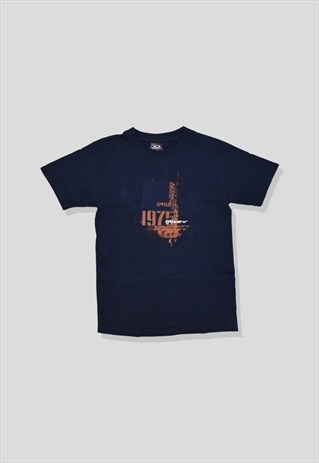 VINTAGE 00S OAKLEY GRAPHIC PRINT T-SHIRT IN NAVY BLUE