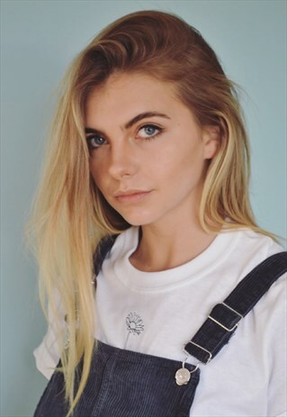 T-SHIRT IN WHITE WITH DAISY EMBROIDERY