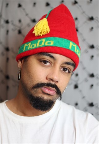 VINTAGE 80S SPORTS RED POM POM BEANIE