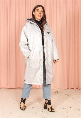 VINTAGE 90S REEBOK LONG PADDED JACKET IN SILVER