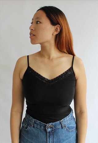BLACK MINIMAL TOP WITH EMBROIDERY LACE
