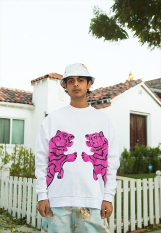 WHITE SWEATSHIRT WITH PINK TIGERS