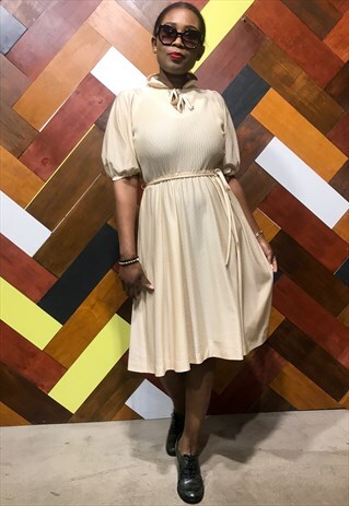 VINTAGE PUSSY BOW COLLAR BEIGE DRESS.