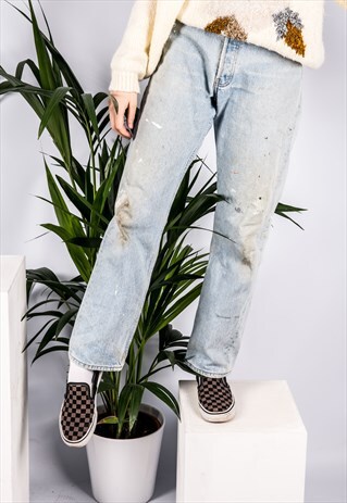 VINTAGE LEVI'S MOM JEANS IN BLUE WITH PAINT MARKS