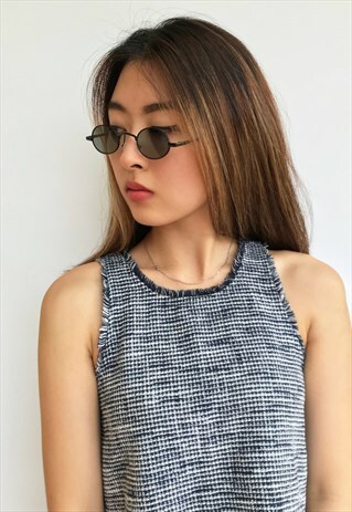 SUPER TINY ROUND FRAME MINIMAL SUNGLASSES IN BLACK
