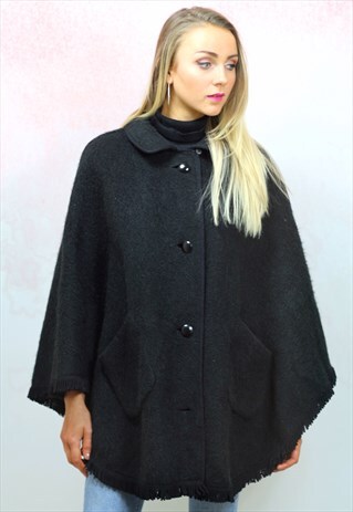 1970S VINTAGE BLACK CAPE WOOL COAT WITH A GREEN LINING