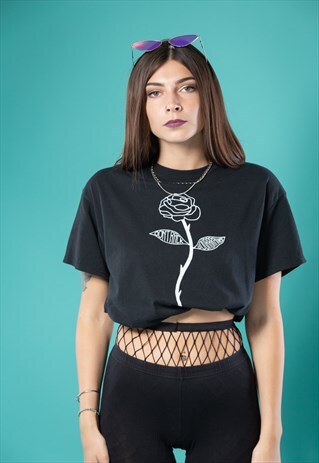 T-SHIRT IN BLACK WITH ROSE PRINT