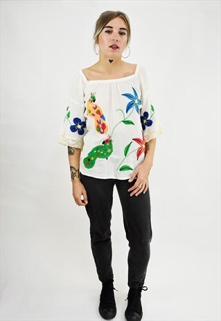 VINTAGE 80S BOHO CHEESECLOTH TOP W/EMBROIDERED PARROTS
