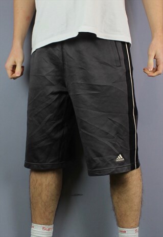 VINTAGE ADIDAS SHORTS IN GREY WITH POCKETS, DRAWSTRINGS AND
