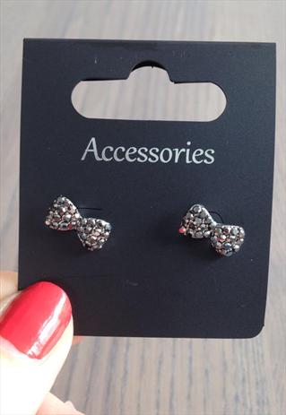 BLACK DIAMANTE BOW STUD EARRINGS