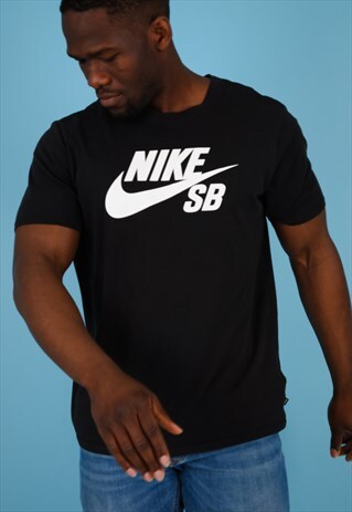 VINTAGE NIKE T-SHIRT IN BLACK NT58