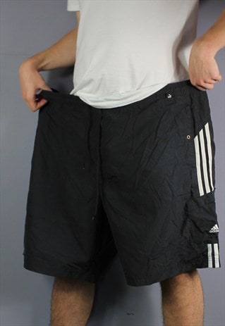 VINTAGE ADIDAS SHORTS IN BLACK WITH POCKETS, EMBROIDERED LOG