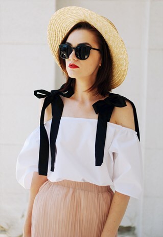 COLD SHOULDER TOP WITH BLACK STRAPS