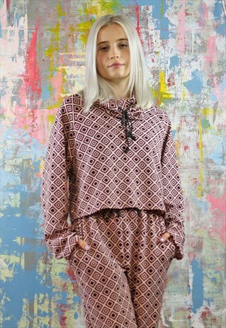 FUNNEL NECK TOP IN DIAMOND PRINT