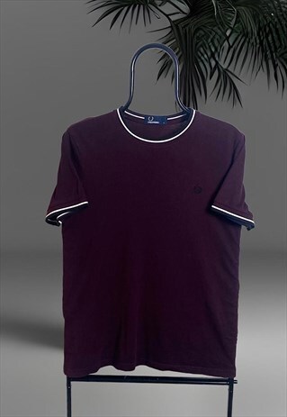 FRED PERRY SHORT SLEEVE EMBROIDERED T-SHIRT IN BURGUNDY 