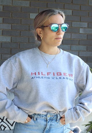 VINTAGE Y2K GREY TOMMY HILFIGER SPELL OUT SWEATSHIRT