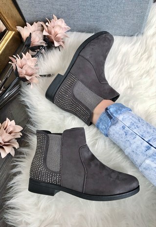 styling grey boots
