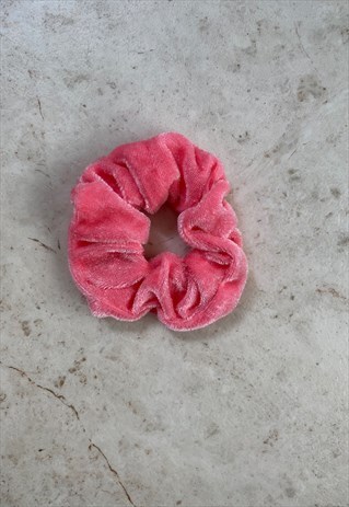 SALMON PINK VELVET SCRUNCHIE