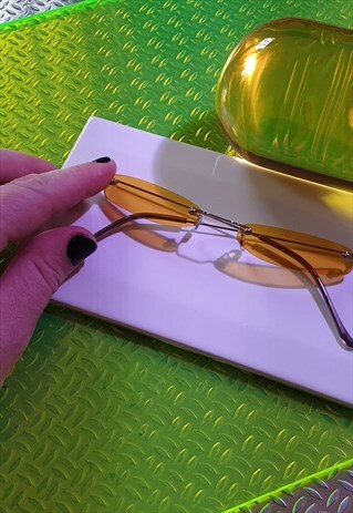Y2K ULTRA SLIM RIMLESS SUNGLASSES IN YELLOW
