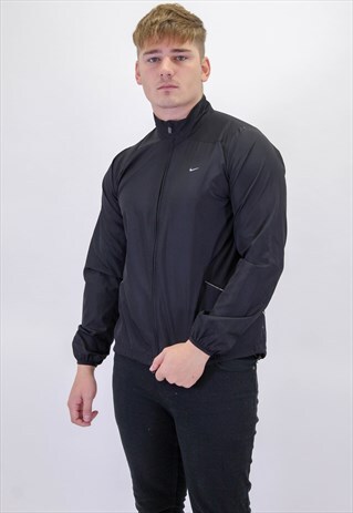 VINTAGE NIKE JACKET IN BLACK