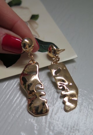 GOLD CRINKLED ABSTRACT ART DECO FACE EARRINGS