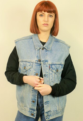 VINTAGE 90S LEVIS SLEEVELESS DENIM JACKET
