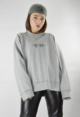 UNISEX 90S TOMMY HILFIGER LOOSE FIT OLD SCHOOL GREY JUMPER