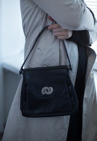 VINTAGE 60'S BLACK LEATHER HAND BAG