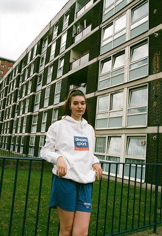 HOODIE IN WHITE WITH DREAM SPORT PRINTED DESIGN