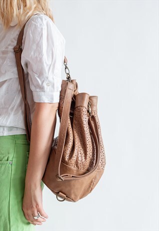 VINTAGE 90S BUCKET RUCKSACK IN TAN